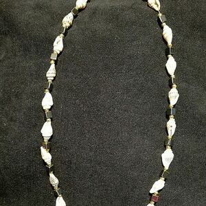 Shell and black onyx bead necklace
